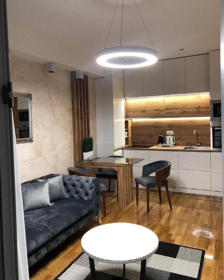 Lux Apartman 33 Kragujevac Exteriör bild