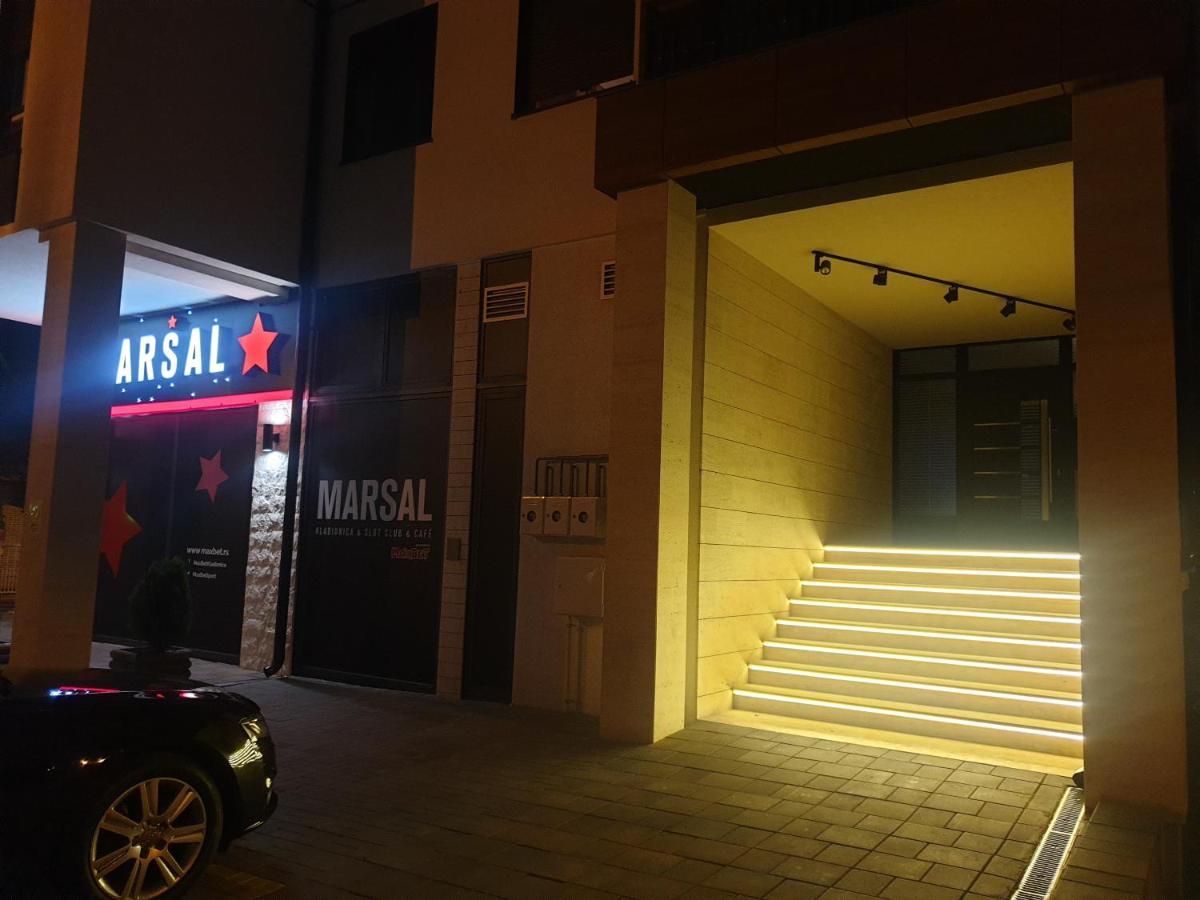 Lux Apartman 33 Kragujevac Exteriör bild