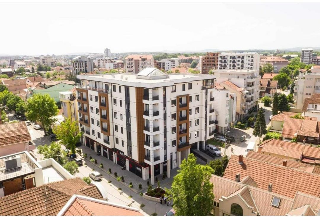 Lux Apartman 33 Kragujevac Exteriör bild