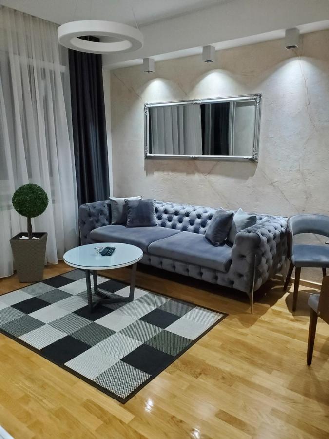 Lux Apartman 33 Kragujevac Exteriör bild